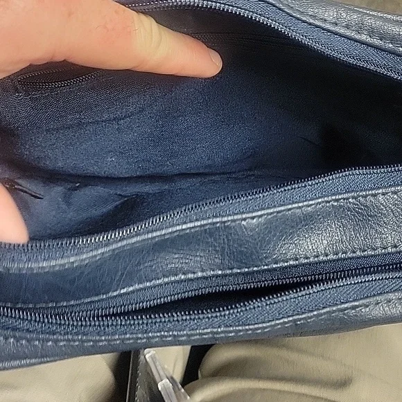 NWT BBNY Navy Crossbody Bag leather purse. Amazing condition. - Picture 6 of 8